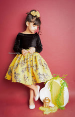 Load image into Gallery viewer, Lady In Sunshine Dress
