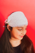 Load image into Gallery viewer, Ivory Lace Head Band
