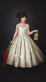 Load image into Gallery viewer, Luxury wedding gown
