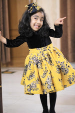 Load image into Gallery viewer, Lady In Sunshine Dress
